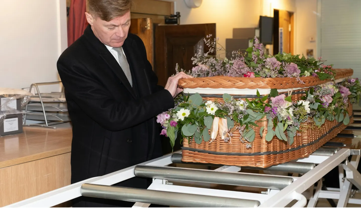 Cremation urns